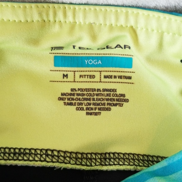 Fitted Capri yoga pants - Picture 2 of 2